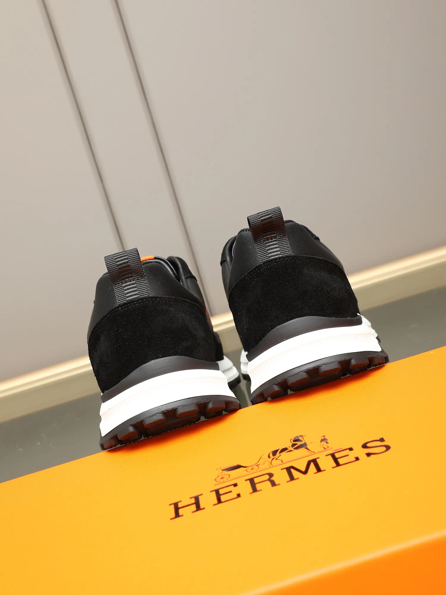 📛📛📛Men's shoes💰P420 (Hermes)🆕Men's color-blocked sneakers, with textured calfskin details. Spliced ​​with original cowhide, this shoe draws inspiration from the equestrian world, integrating technical details and practical functions. Breathable sheep lining, original combination outsole, high-end quality, and every detail is perfectly combined! Size: 38-44 (45 can be customized)